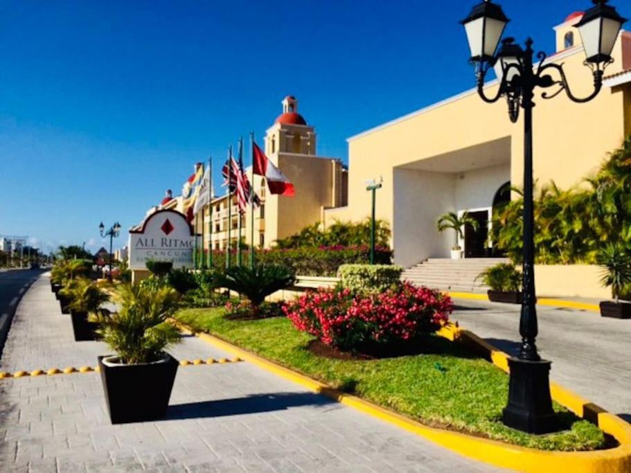 Punta Me Apartment Beach Front In The Hotel & Waterpark Cancún Exterior foto